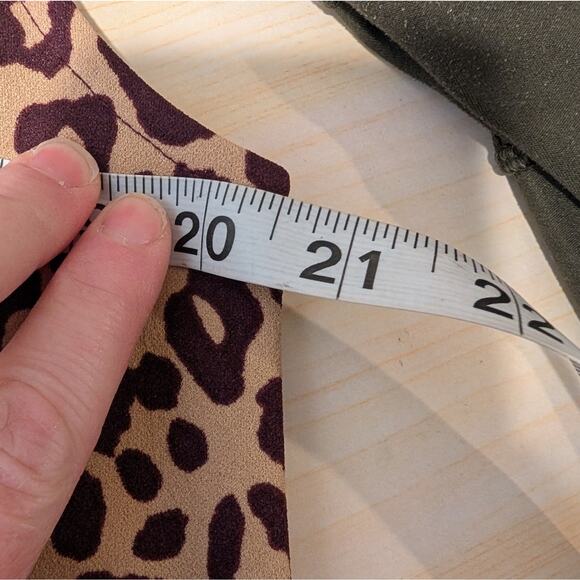 Ann Taylor Leopard Print Sleeveless High Neck Blouse Medium - Picture 4 of 7